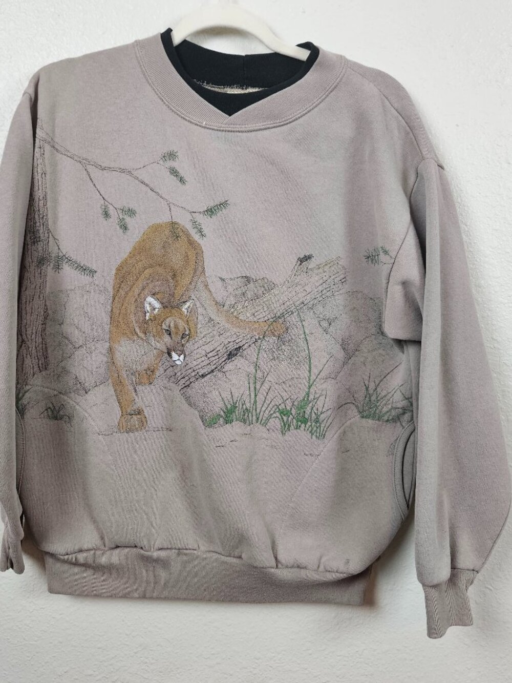 Vintage graphic sweatshirt nature cougar puma mountain lion medium